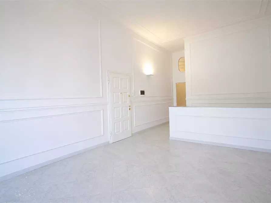 Immagine 6 di Appartamento in vendita  a Viareggio