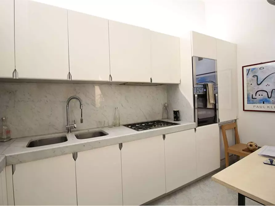 Immagine 9 di Appartamento in vendita  a Viareggio