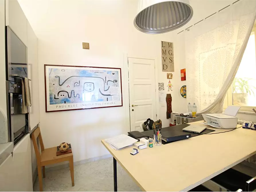 Immagine 11 di Appartamento in vendita  a Viareggio