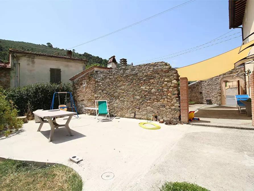 Immagine 2 di Casa colonica in vendita  a Buti