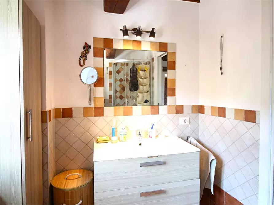 Immagine 29 di Casa colonica in vendita  a Buti