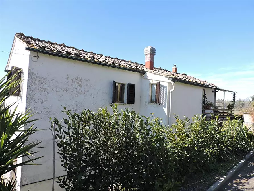 Immagine 1 di Casa colonica in vendita  a Pomarance