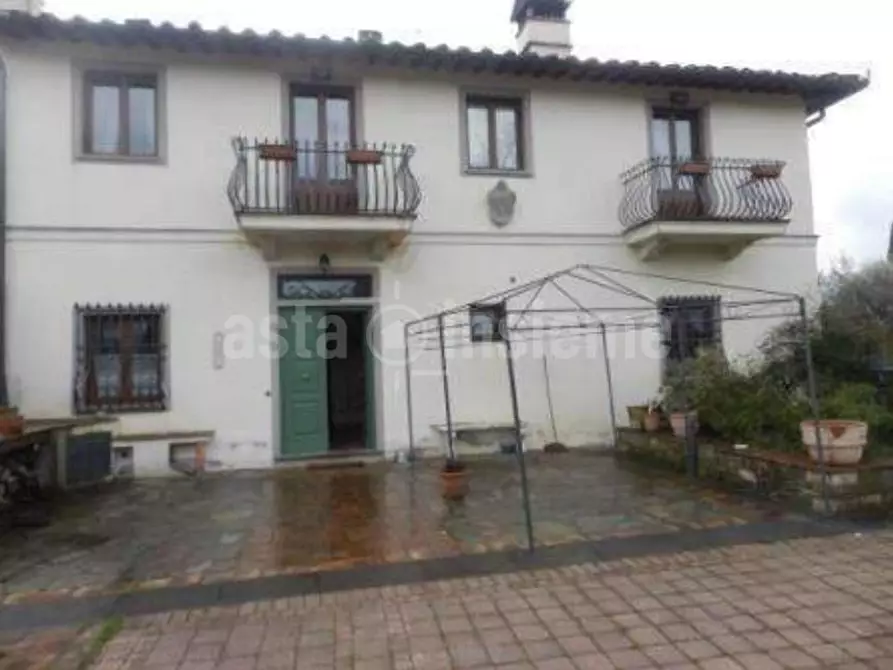 Immagine 1 di Villa in vendita  a Scarperia E San Piero