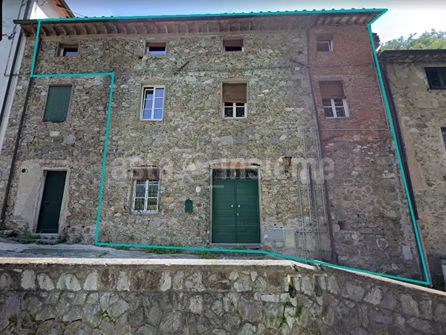 Immagine 1 di Villetta a schiera in vendita  a Lucca