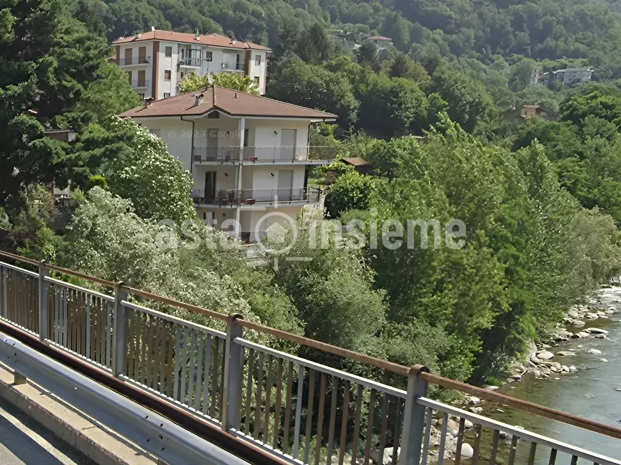 Immagine 1 di Villa in vendita  a Pont Canavese