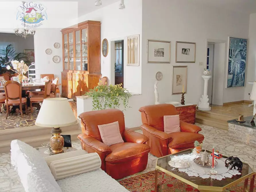 Immagine 4 di Villa in vendita  a Pisa