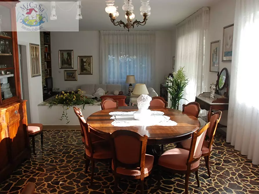 Immagine 5 di Villa in vendita  a Pisa