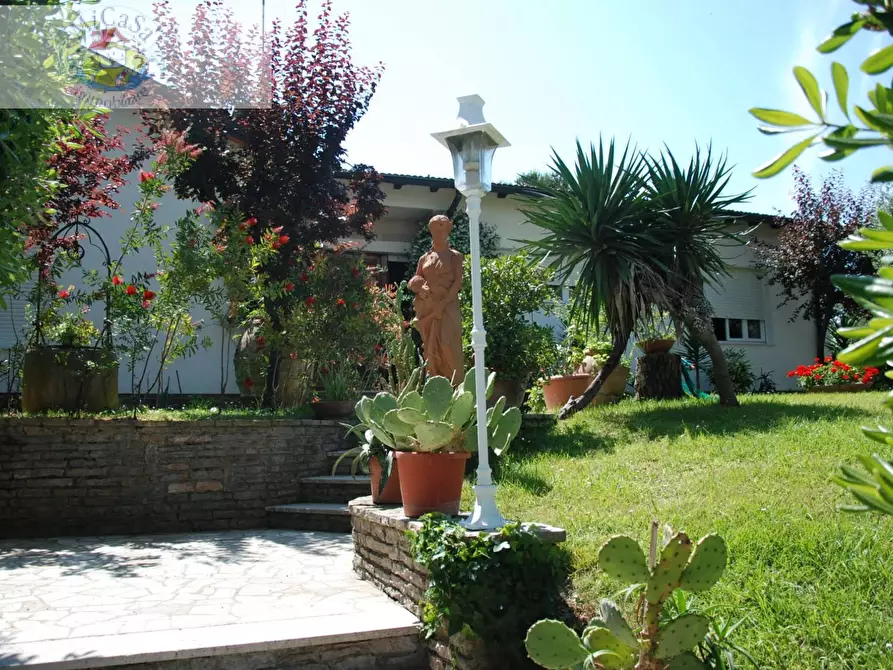 Immagine 25 di Villa in vendita  a Pisa