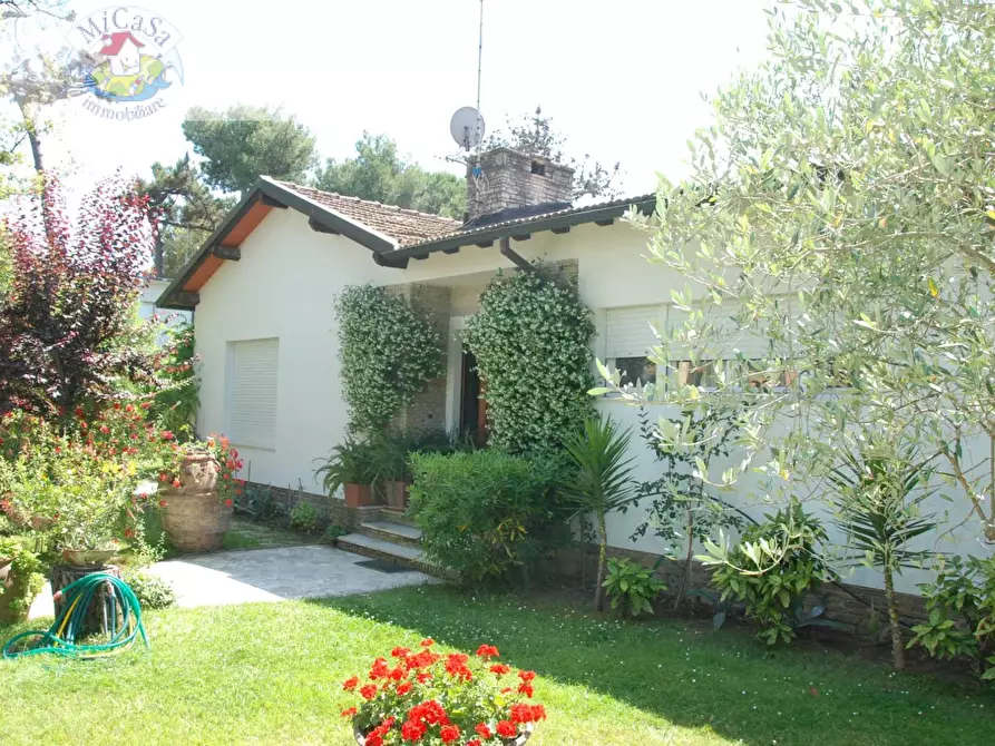 Immagine 3 di Villa in vendita  a Pisa