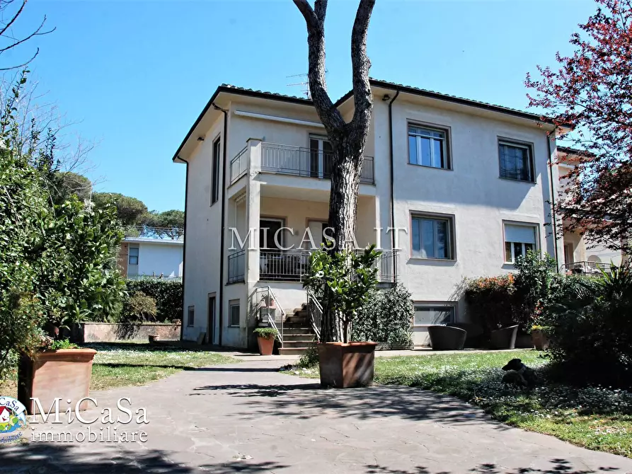 Immagine 3 di Villa in vendita  a Pisa