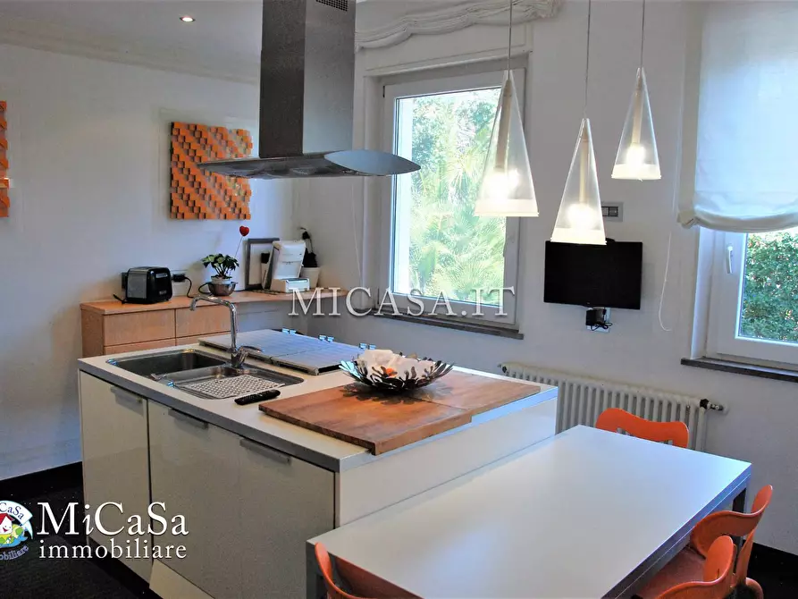 Immagine 5 di Villa in vendita  a Pisa