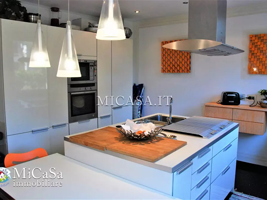 Immagine 8 di Villa in vendita  a Pisa