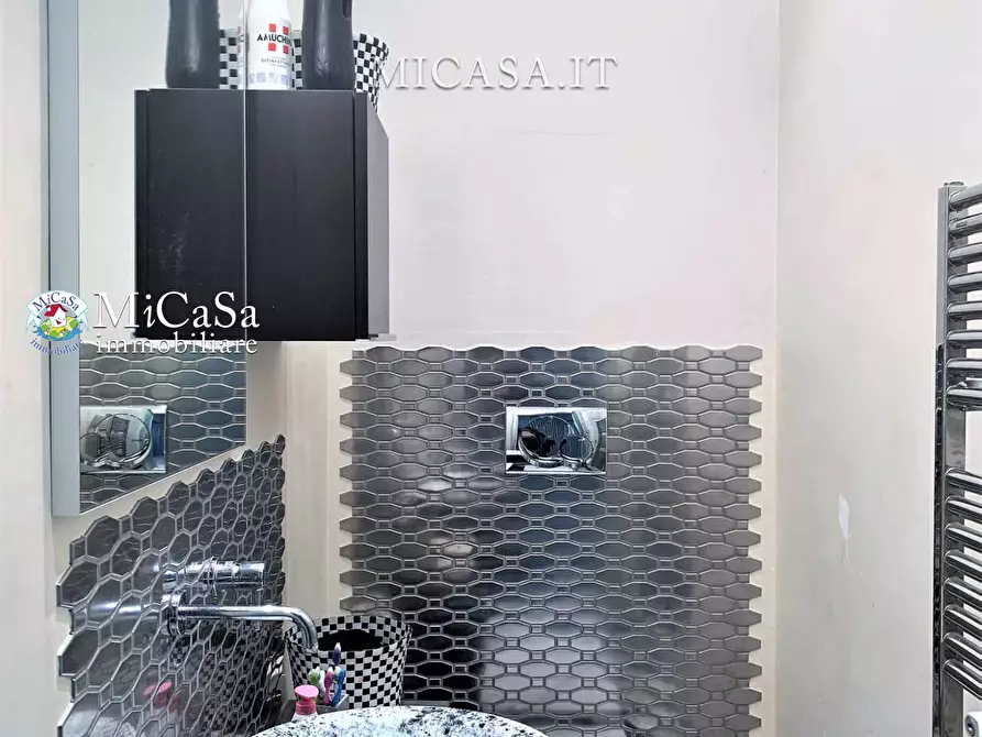 Immagine 11 di Villa in vendita  a Pisa