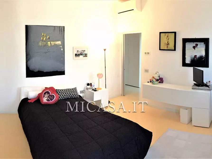 Immagine 23 di Villa in vendita  a Pisa