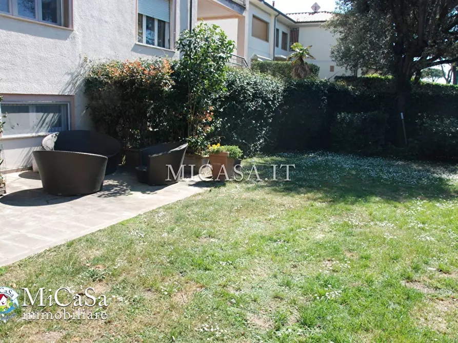 Immagine 25 di Villa in vendita  a Pisa