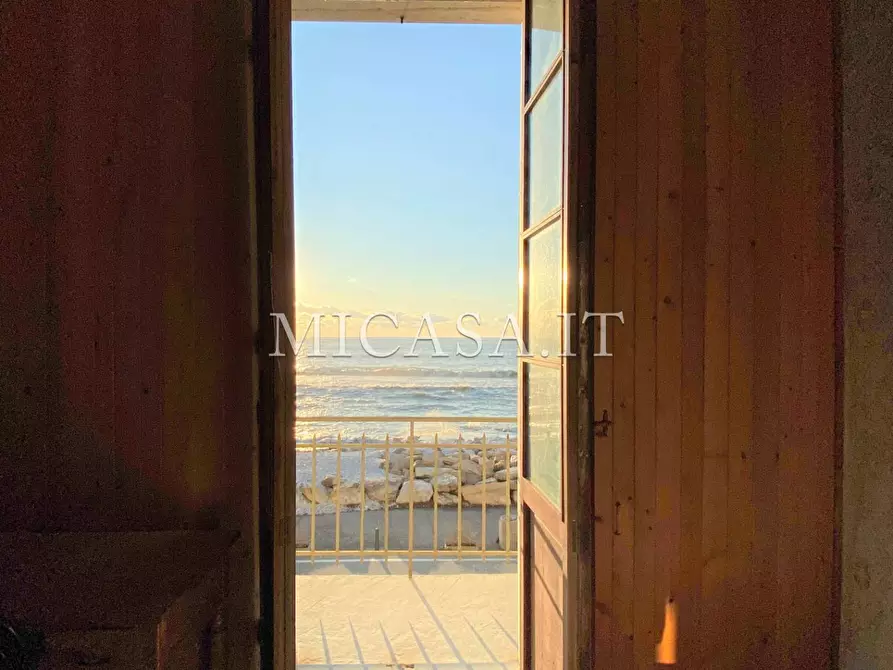 Immagine 20 di Villa in vendita  a Pisa