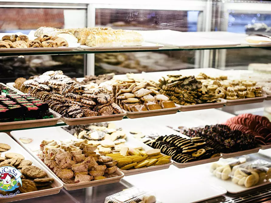 Immagine 3 di Attività commerciale in affitto  a Pisa