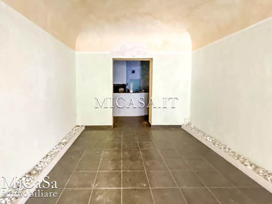 Immagine 1 di Locale commerciale in affitto  a Pisa