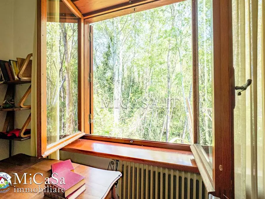 Immagine 11 di Villa in vendita  a Pisa