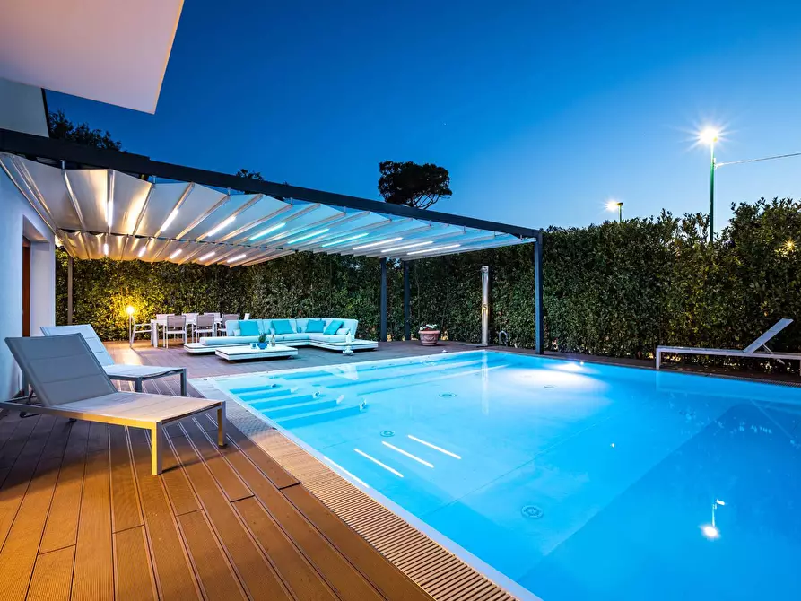 Immagine 3 di Villa in vendita  a Pisa