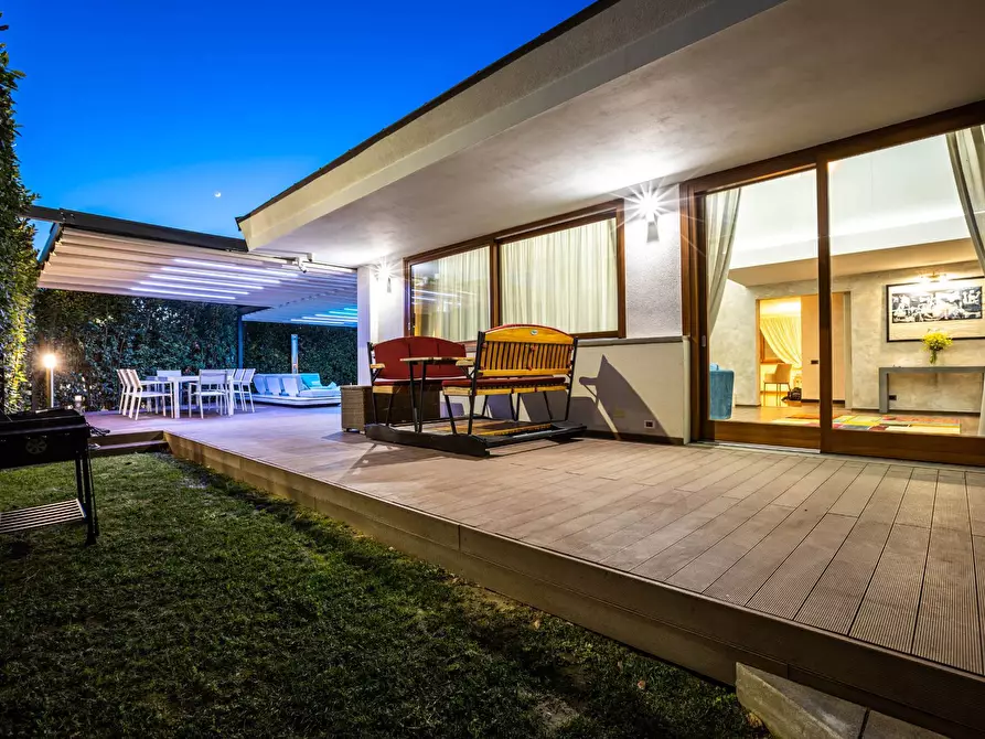 Immagine 4 di Villa in vendita  a Pisa