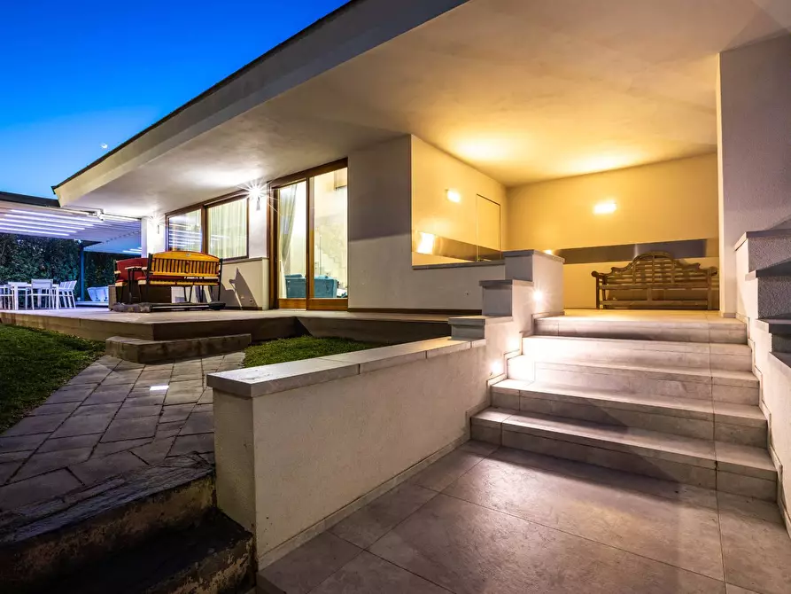 Immagine 5 di Villa in vendita  a Pisa