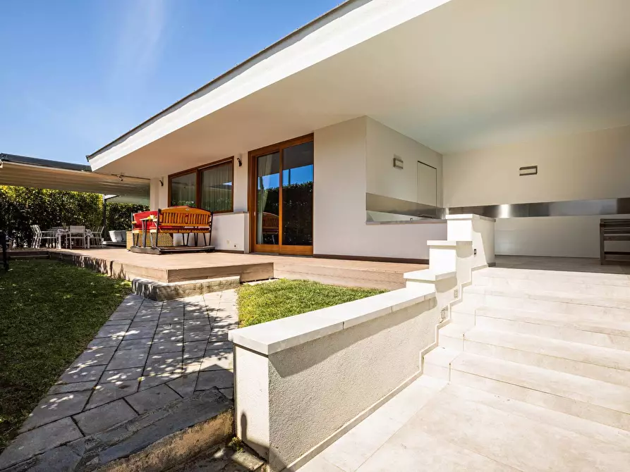 Immagine 7 di Villa in vendita  a Pisa