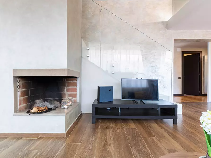 Immagine 11 di Villa in vendita  a Pisa