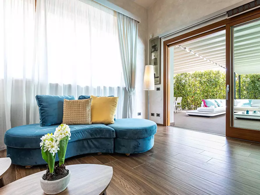 Immagine 12 di Villa in vendita  a Pisa