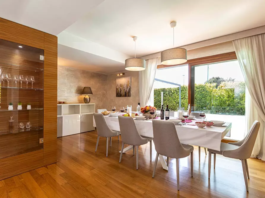 Immagine 16 di Villa in vendita  a Pisa