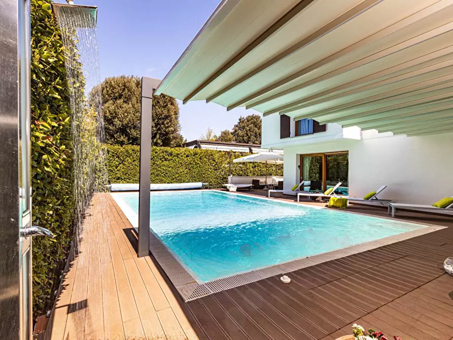 Immagine 47 di Villa in vendita  a Pisa