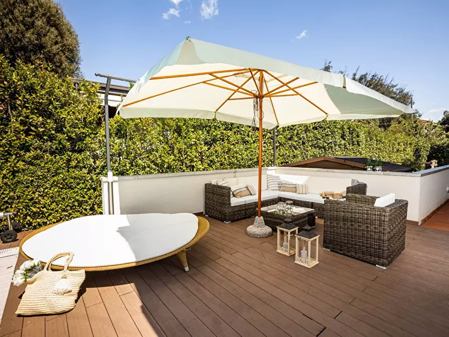 Immagine 50 di Villa in vendita  a Pisa