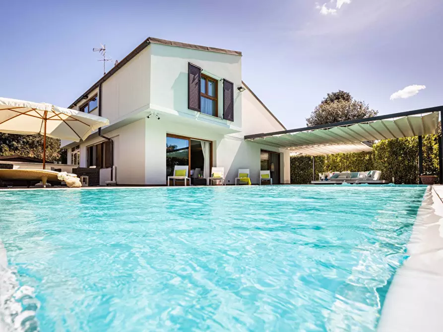 Immagine 52 di Villa in vendita  a Pisa