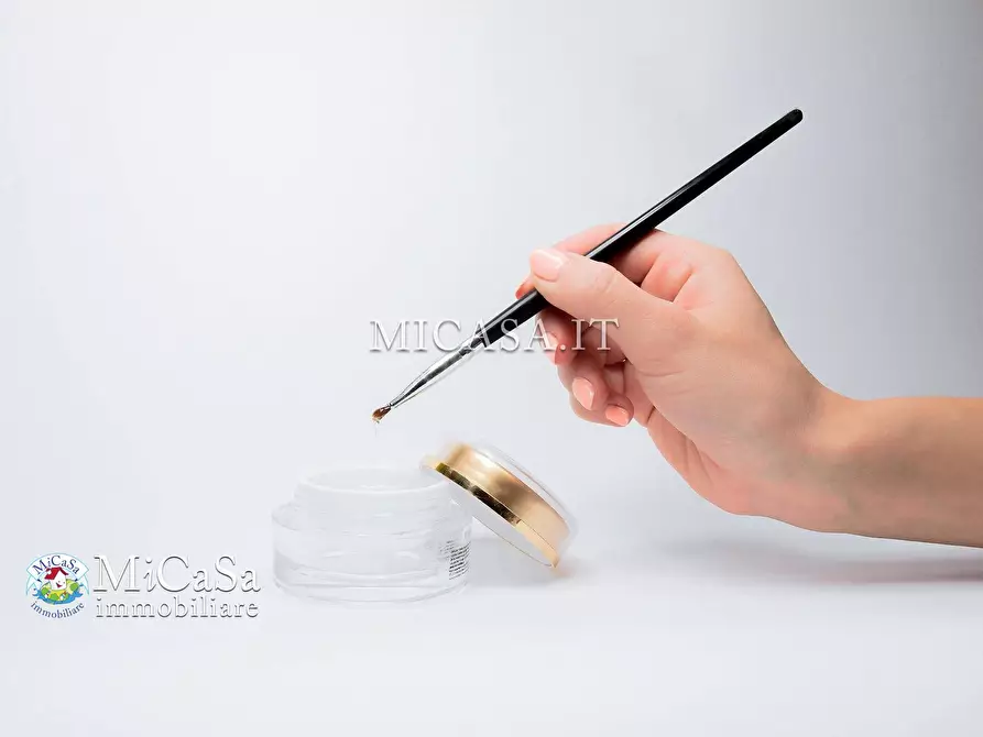 Immagine 10 di Attività commerciale in affitto  a Pisa