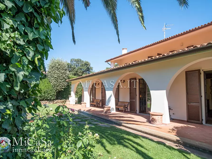 Immagine 3 di Villa in vendita  a Pisa