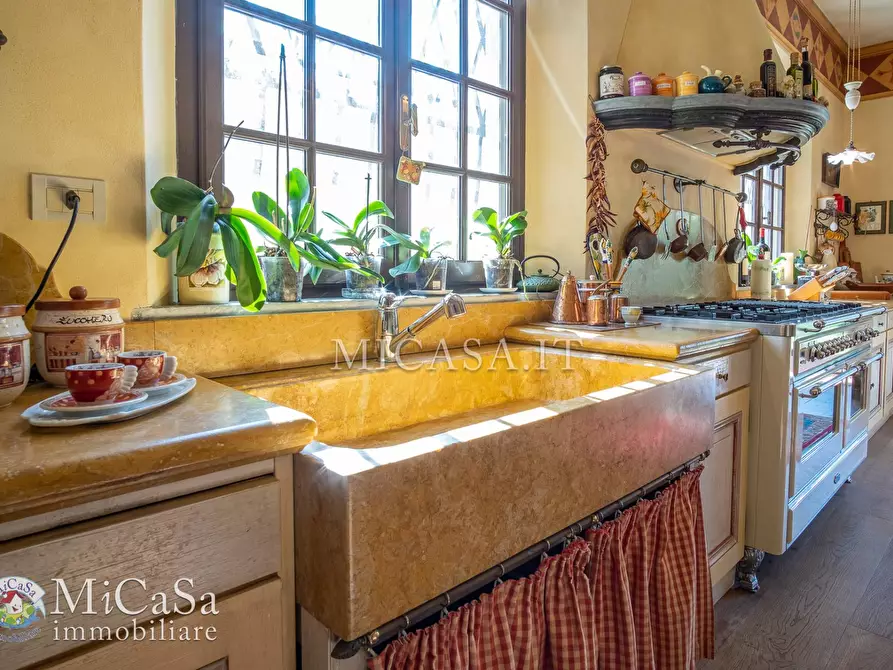 Immagine 15 di Villa in vendita  a Pisa