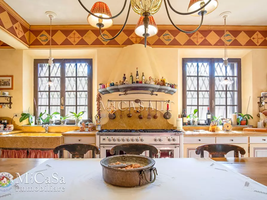 Immagine 16 di Villa in vendita  a Pisa