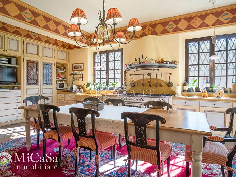 Immagine 17 di Villa in vendita  a Pisa