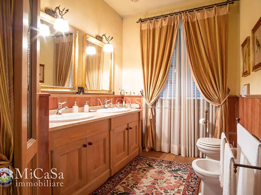 Immagine 46 di Villa in vendita  a Pisa