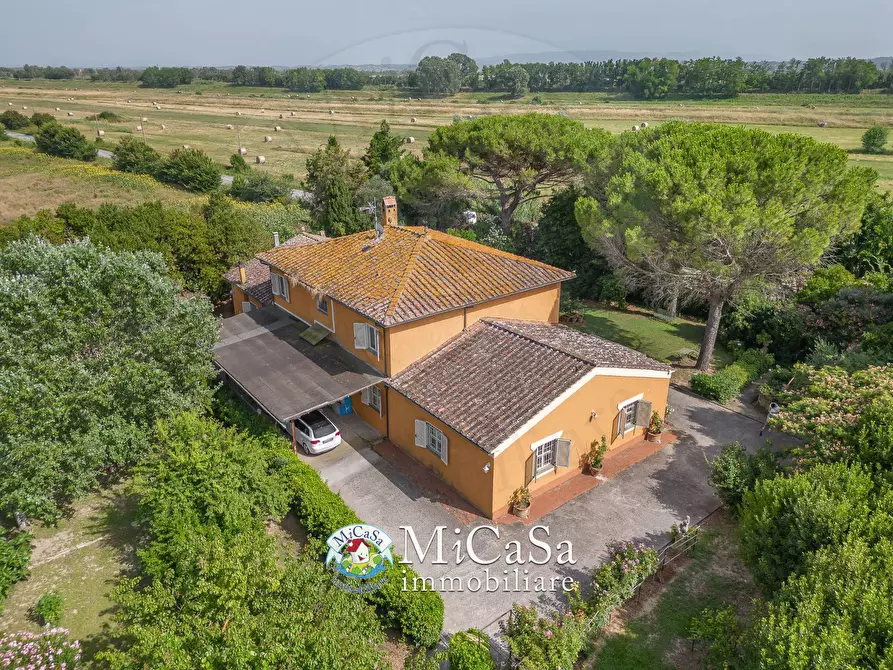 Immagine 1 di Villa in vendita  a Collesalvetti