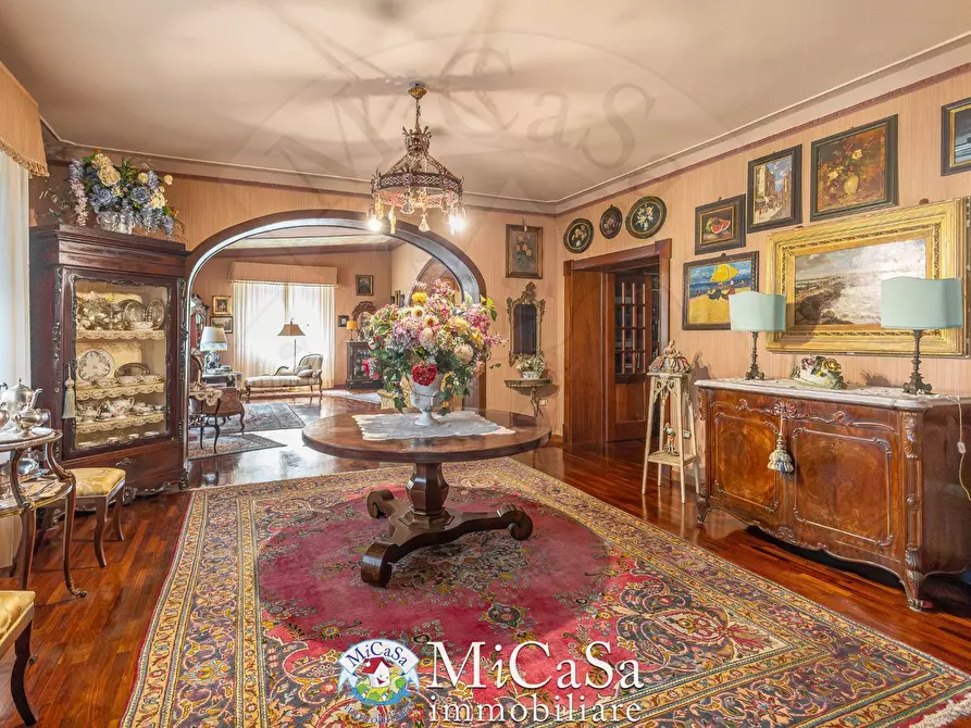 Immagine 9 di Villa in vendita  a Collesalvetti