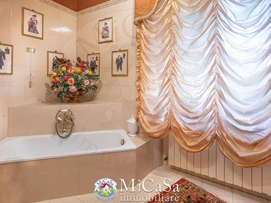 Immagine 31 di Villa in vendita  a Collesalvetti