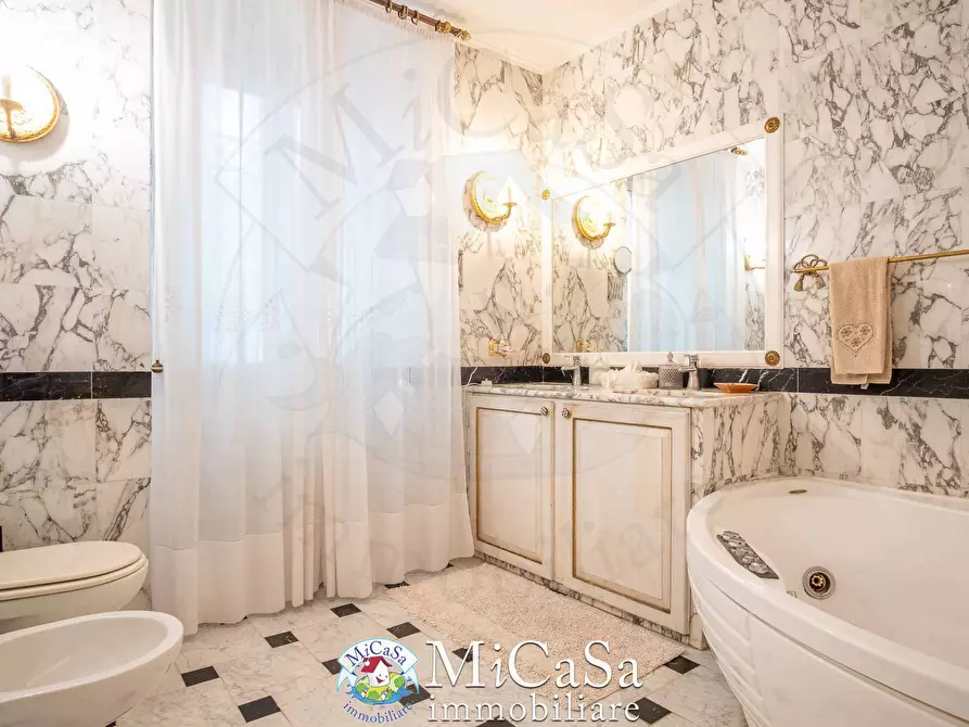 Immagine 29 di Villa in vendita  a San Giuliano Terme