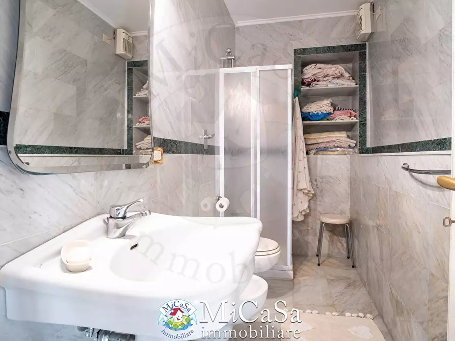 Immagine 38 di Villa in vendita  a San Giuliano Terme