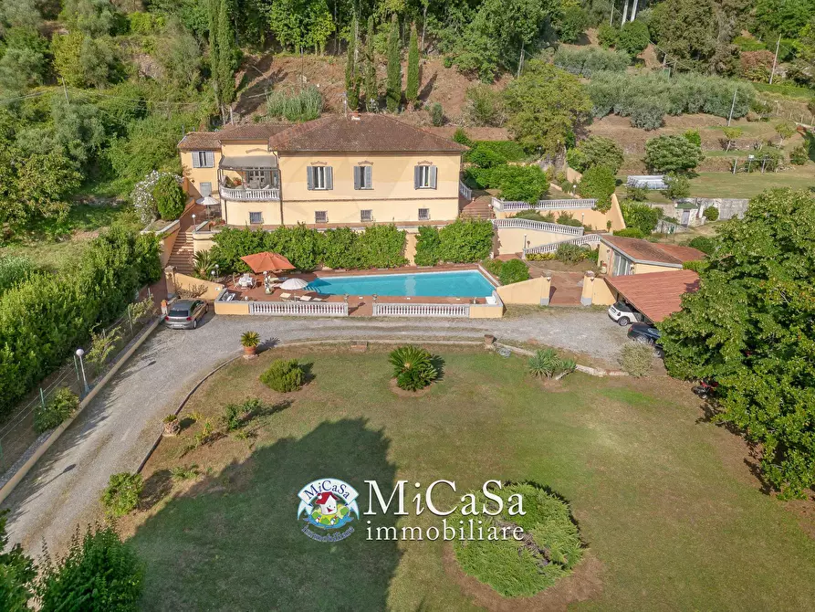 Immagine 2 di Villa in vendita  a San Giuliano Terme