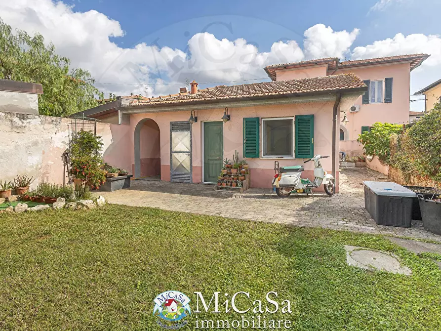 Immagine 7 di Casa bifamiliare in vendita  a Pisa