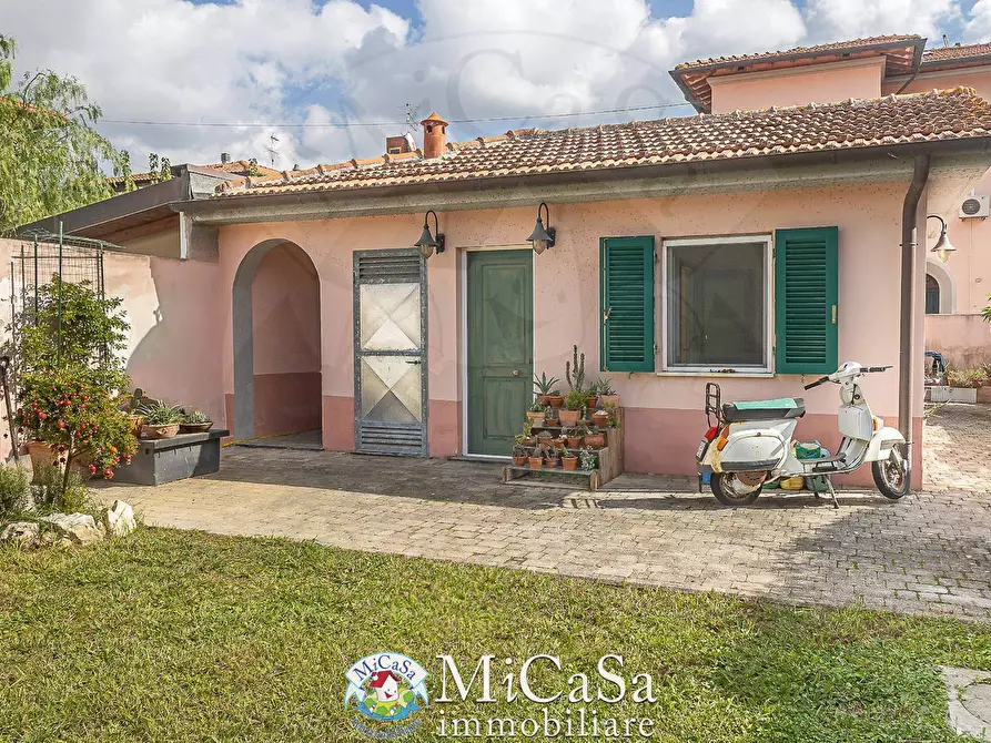 Immagine 33 di Casa bifamiliare in vendita  a Pisa