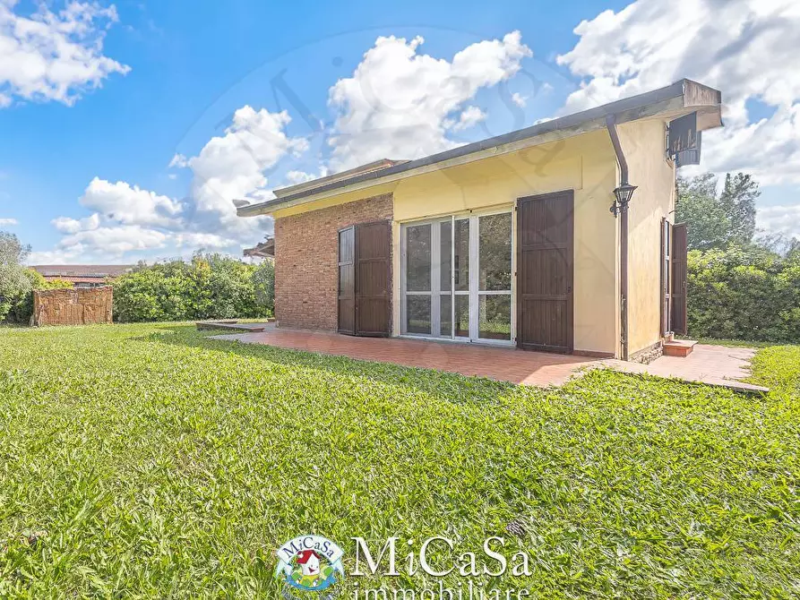 Immagine 21 di Villa in vendita  a Pisa