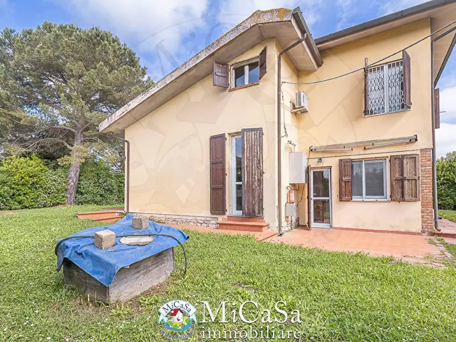 Immagine 23 di Villa in vendita  a Pisa