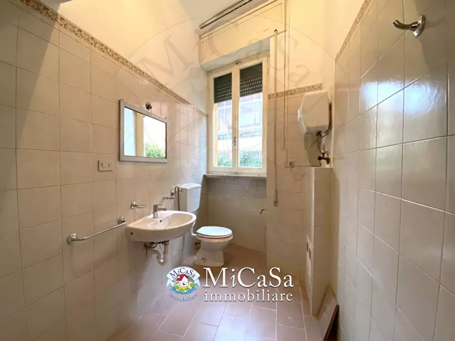 Immagine 8 di Locale commerciale in vendita  a Pisa